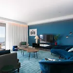 Luxury 4 Bedr Flat W/ Panoramic Views & Pool!!