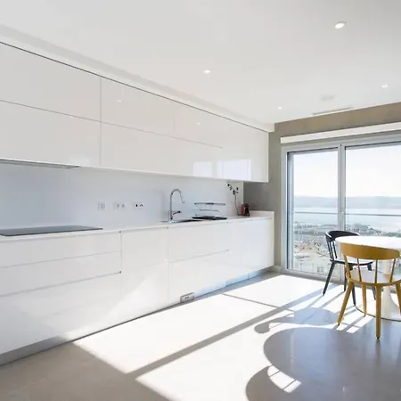 Apartamento Luxury 4 Bedr Flat W/ Panoramic Views & Pool!!