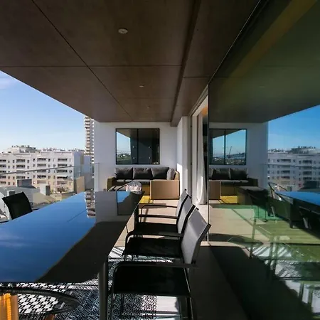 Luxury 4 Bedr Flat W/ Panoramic Views & Pool!! Apartamento