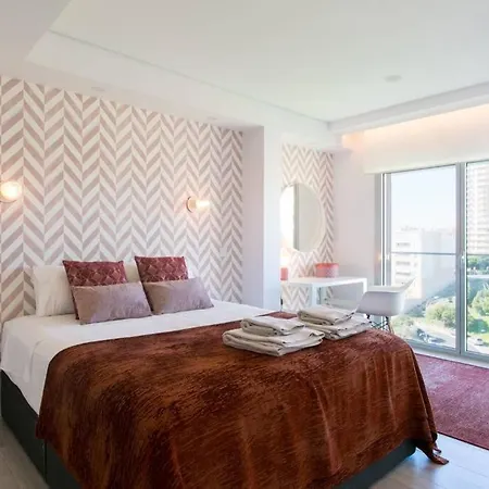 Luxury 4 Bedr Flat W/ Panoramic Views & Pool!! Lägenhet