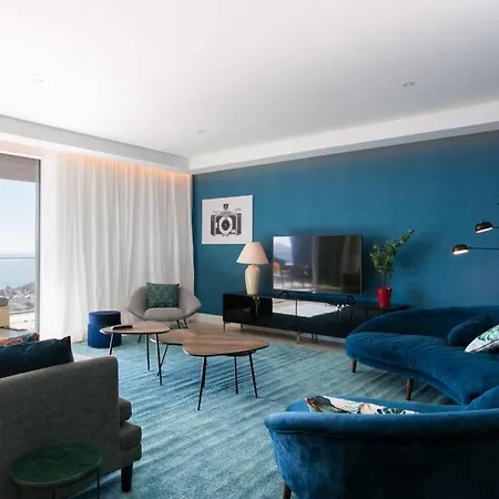 Luxury 4 Bedr Flat W/ Panoramic Views & Pool!!