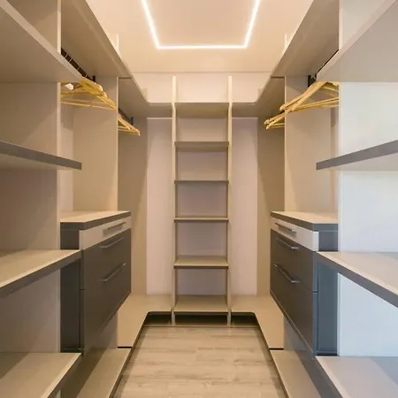 Luxury 4 Bedr Flat W/ Panoramic Views & Pool!! Algés