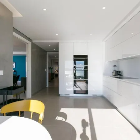 Luxury 4 Bedr Flat W/ Panoramic Views & Pool!! Lägenhet *