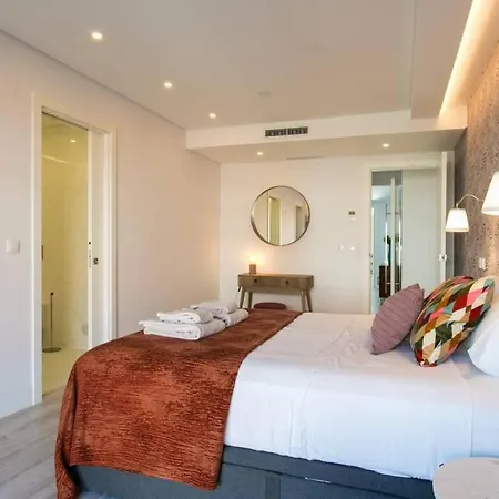 Апартаменты Luxury 4 Bedr Flat W/ Panoramic Views & Pool!! *