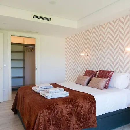 Lägenhet Luxury 4 Bedr Flat W/ Panoramic Views & Pool!! Algés