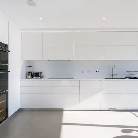 Luxury 4 Bedr Flat W/ Panoramic Views & Pool!! * Alges