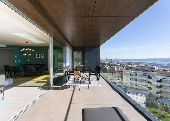 Luxury 4 Bedr Flat W/ Panoramic Views & Pool!! Algés
